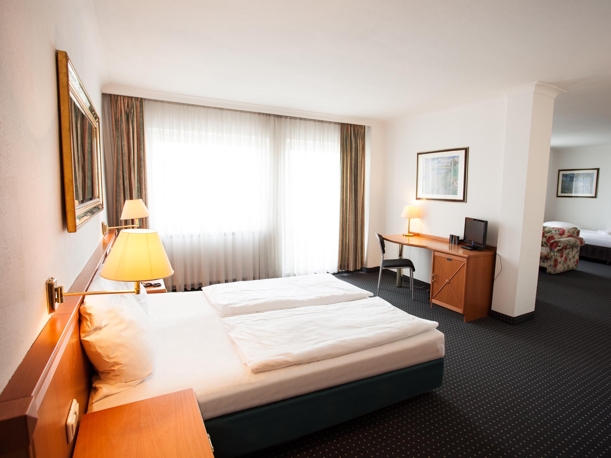 Ina Hotel Royal 3*