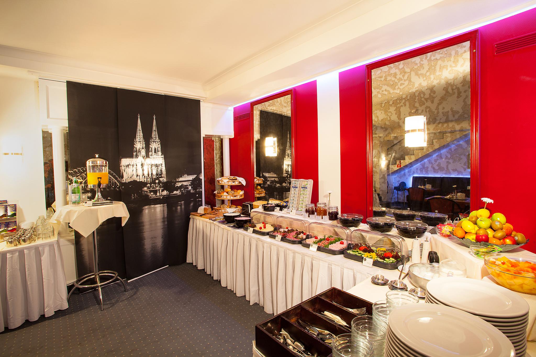 Ina Hotel Royal 3*