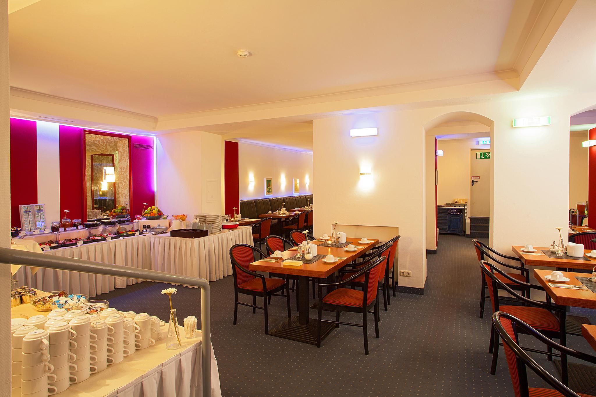 Ina Hotel Royal