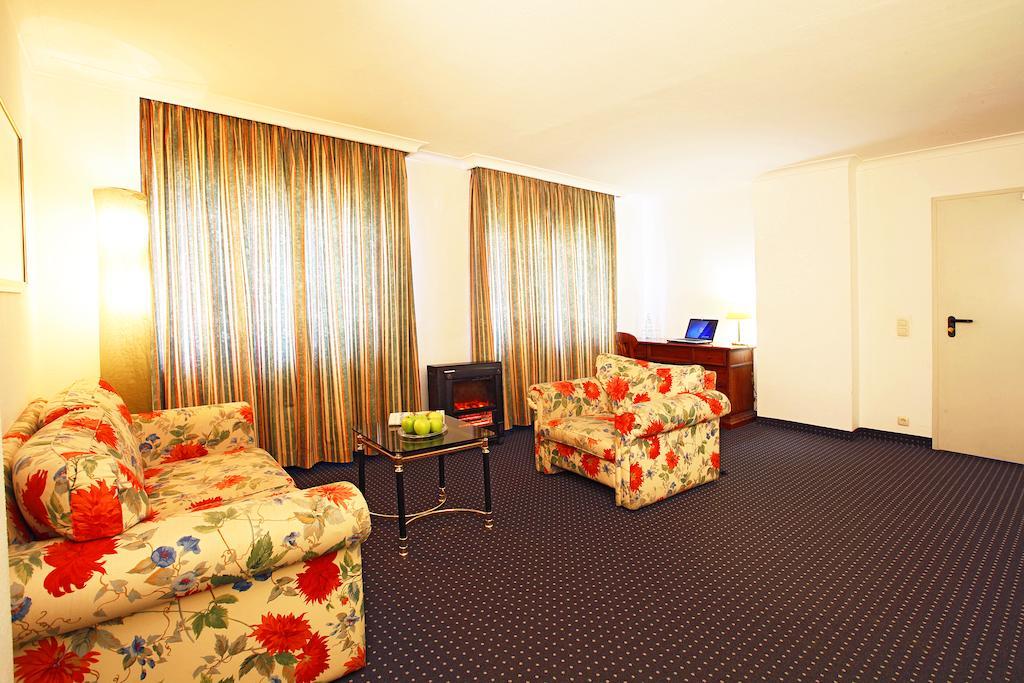 Ina Hotel Royal 3*