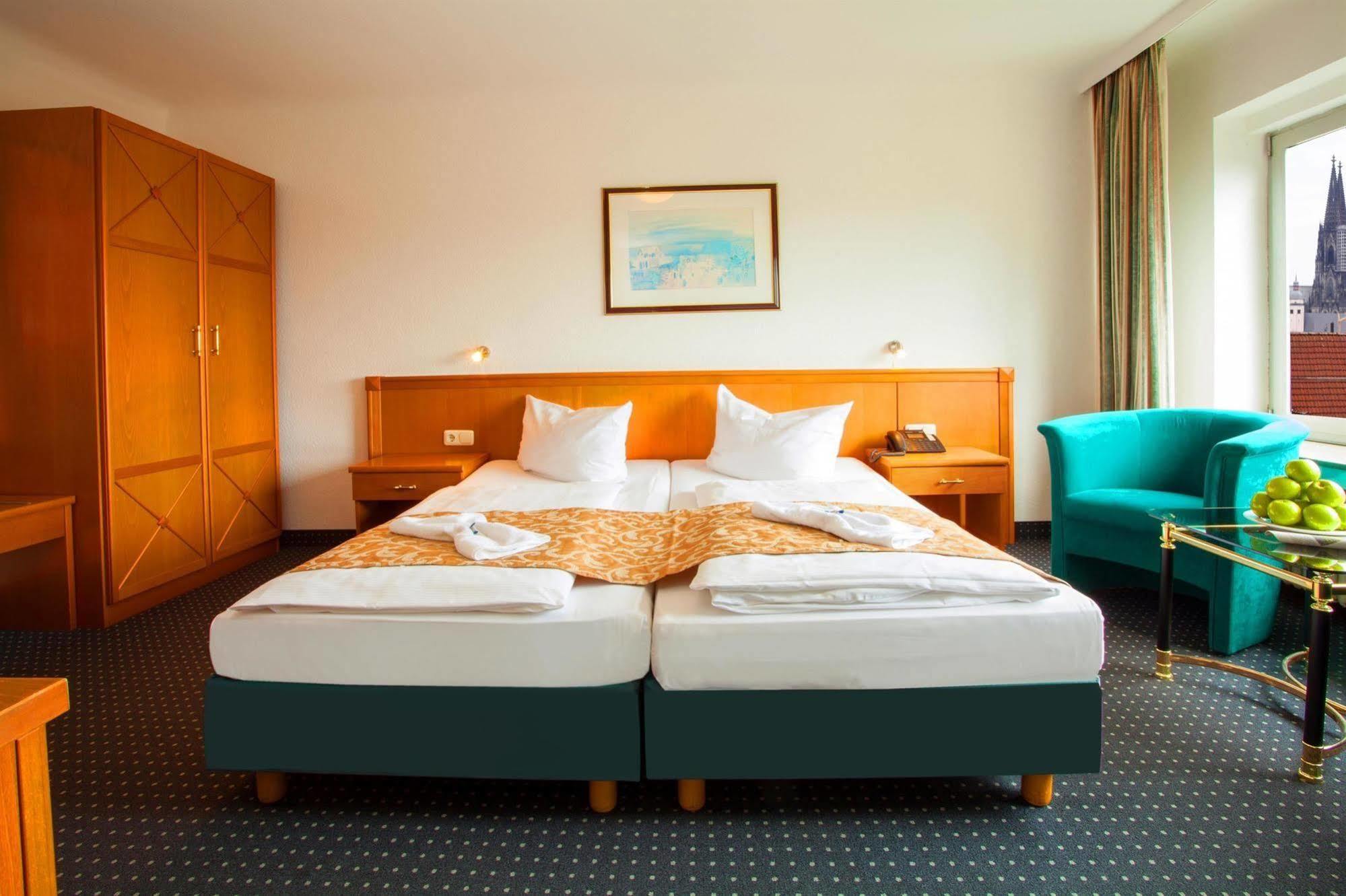 Ina Hotel Royal
