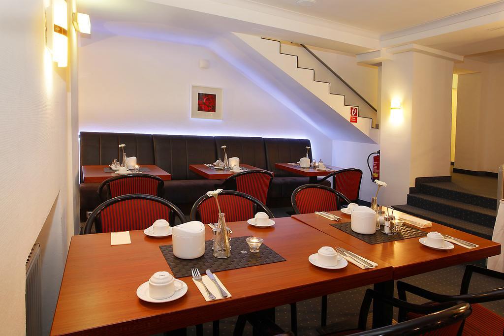 Ina Hotel Royal 3*